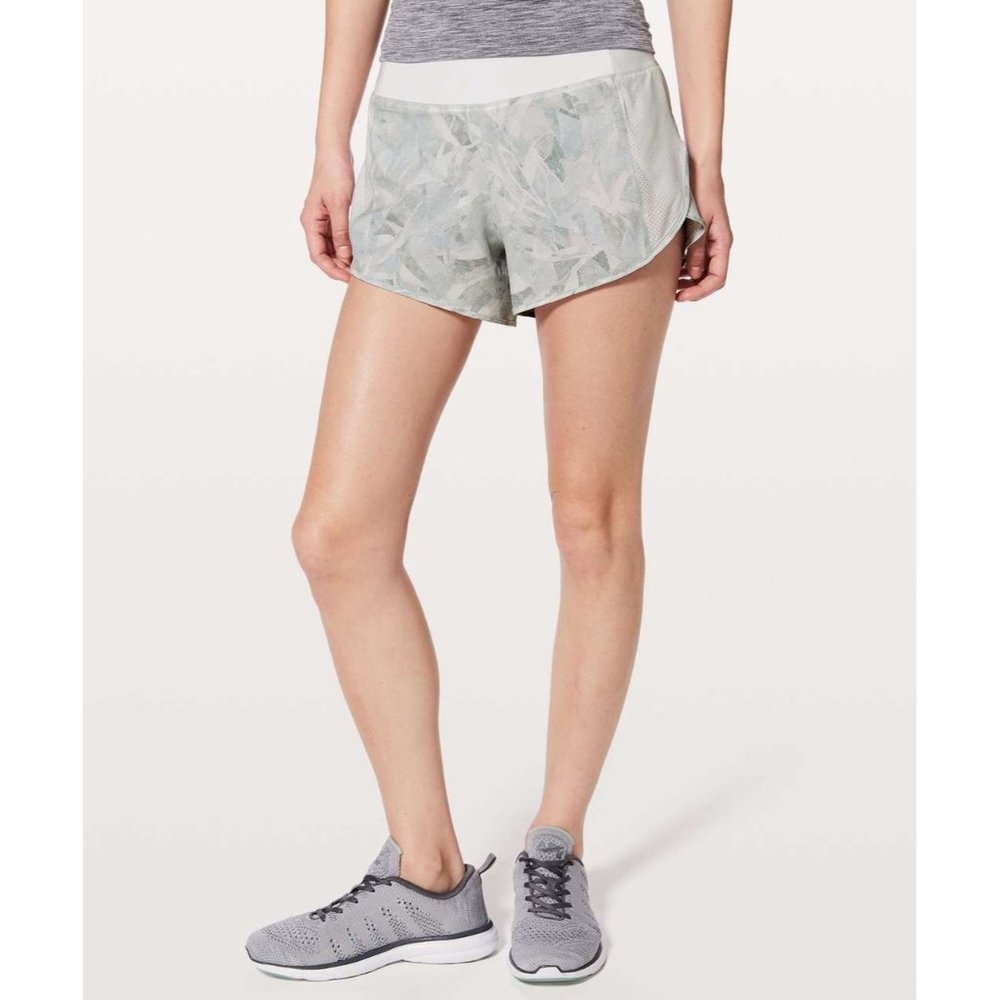 Lululemon Real Quick Short Perforated Jasmine White Multi 4 EUC